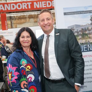 Cornelia Zuschke, Beigeordnete für Planen, Bauen, Wohnen, Grundstückswesen und Mobilität, und Regierungspräsident Thomas Schürmann © Landeshauptstadt Düsseldorf/Melanie Zanin
