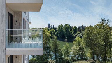 Der namensgebende See ist vier Hektar groß und liegt in direkter Nähe zur Grünanlage Heerdterhof-Garten, einem beliebten Naherholungsgebiet. - © PANDION