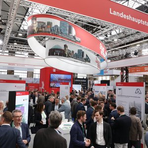 Die Landeshauptstadt Düsseldorf präsentiert sich an einem neuem Stand am Mittwoch und Donnerstag, 7. und 8. Mai 2025, auf der polis Convention. © Landeshauptstadt Düsseldorf/Ingo Lammert