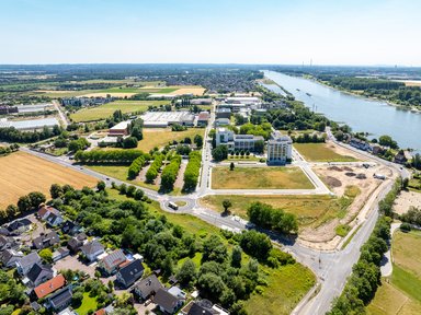 Luftaufnahme Lage Creative Campus Monheim am Rhein - © SEG Monheim / Tim Kögler