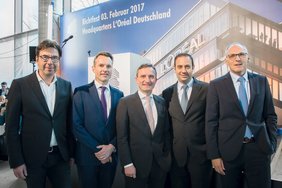 Von links nach rechts: Volker Weuthen, Gesellschafter HPP Architekten GmbH; Georg Held, General Counsel & Company Secretary, Mitglied der  Geschäftsführung L’Oréal Deutschland GmbH; Oberbürgermeister Düsseldorf Thomas Geisel; Fabrice Megarbane, Ges